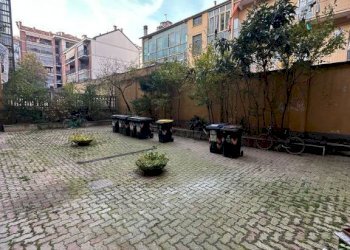 Cortile interno - Bilocale via Nizza, 170, Torino (zona Nizza Millefonti) - foto 5