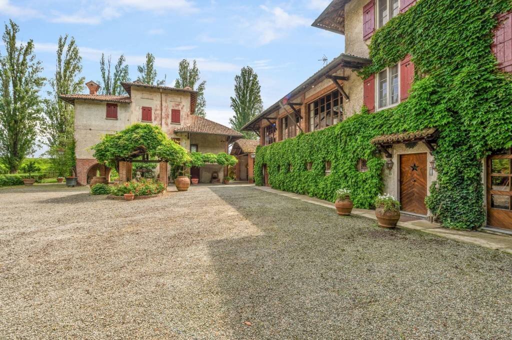 Cortile interno - Rustico Podere Isolone, 2-5, Zinasco - foto 2