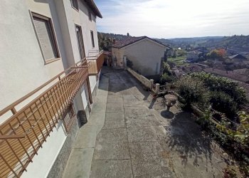 Cortile interno - Villa via Sissarda, 7, Ottiglio - foto 1