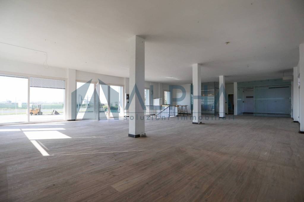 Interno non residenziale - Negozio via Tolemaide, Rimini - foto 1