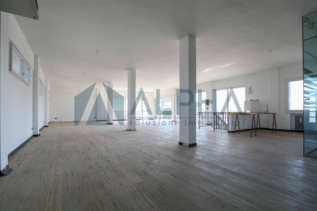 Interno non residenziale - Negozio via Tolemaide, Rimini - foto 3