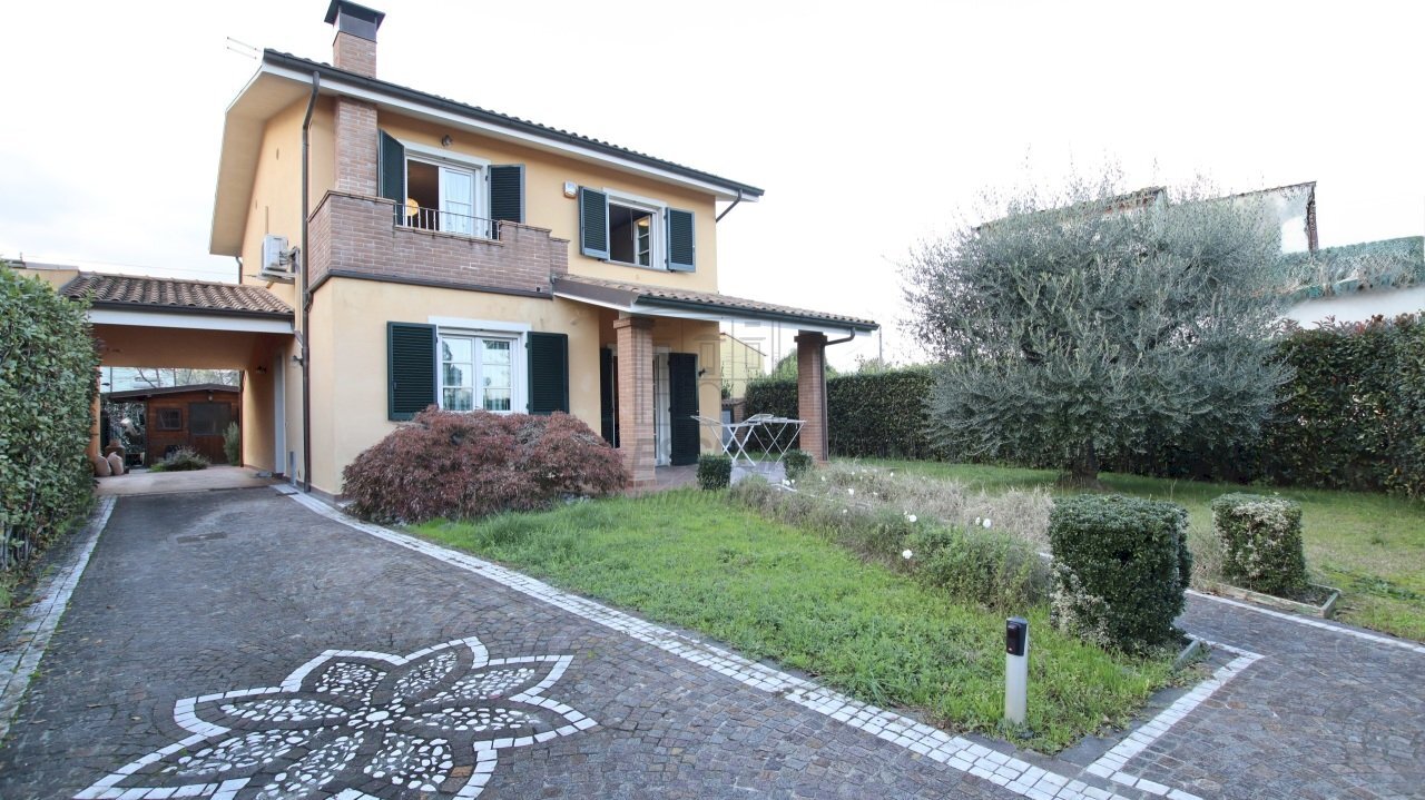 vendesi villetta indipendente con giardino lucca c - Casa indipendente Via San Cristoforo 82, Capannori - foto 2