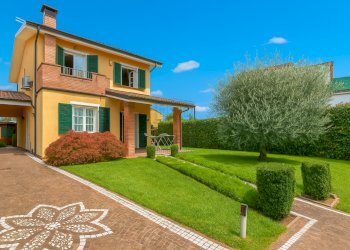 vendesi villetta indipendente con giardino lucca c - Independent house Via San Cristoforo 82, Capannori - photo 1