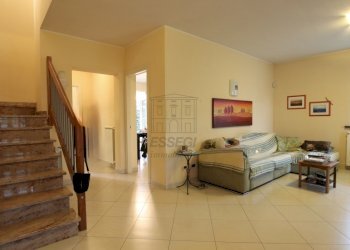 vendesi villetta indipendente con giardino lucca c - Independent house Via San Cristoforo 82, Capannori - photo 4