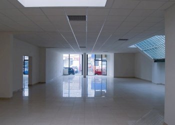 VIA-AURELIA_20140619000736537809.jpg - Locale Commerciale Via Viaccia, Lucca - foto 4