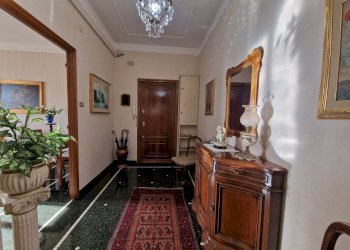 ingresso  via del carretto sestri p genova.jpg - Apartment Via Fabrizio del Carretto 6, Genova (neighborhood Sestri Ponente) - photo 3