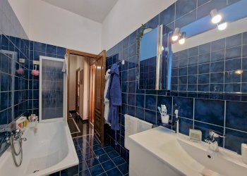 bagno bis via del carretto sestri p genova.jpg - Apartment Via Fabrizio del Carretto 6, Genova (neighborhood Sestri Ponente) - photo 9