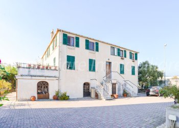 Ardrizzi -05.jpg - Trilocale Via Aurelia 12, Vado Ligure - foto 2