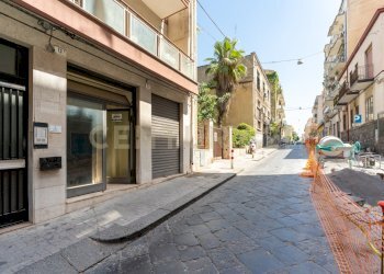 Bottega via Fulci 13 ct (1).jpg - Casa indipendente Via Antonio Santangelo Fulci 13, Catania - foto 2