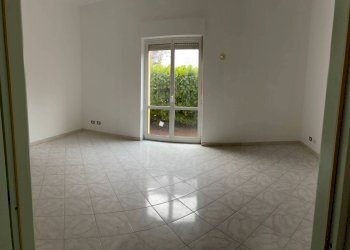 Three-room apartment Via Pinin Balbo, Alba - photo 2