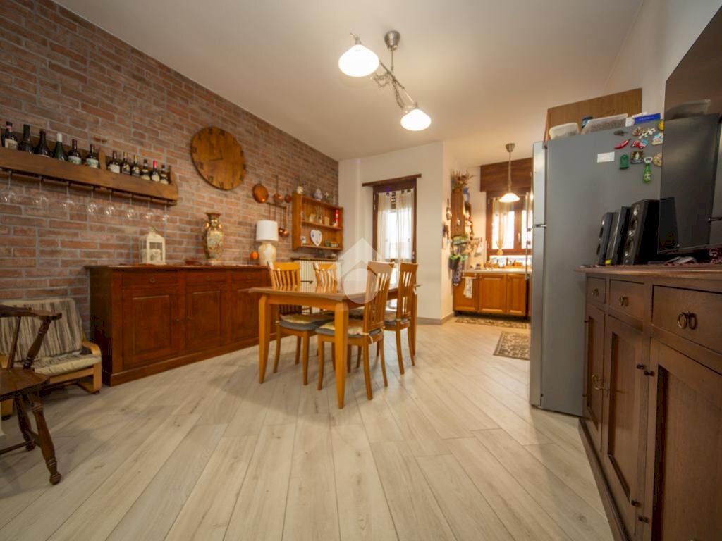 Four-room apartment Via Lucca, Torino (neighborhood Lucento) - photo 1