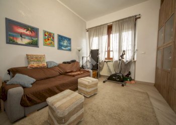 Four-room apartment Via Lucca, Torino (neighborhood Lucento) - photo 4