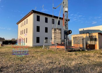 Foto 2 - Casa semi indipendente Via Maestra Grande
 
20, Cento - foto 2