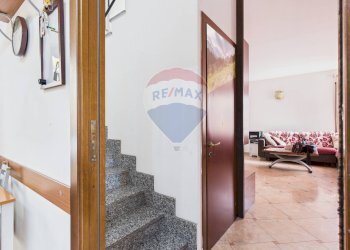 Scale - Villa Corso Novara
 
78, Vigevano - photo 23