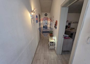 Hall / corridoio - Casa indipendente Via Regalotto
 
8, Pedara - foto 4