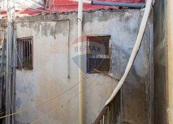 Edificio all\'aperto - Casa indipendente Via Bastione San Giovanni
 
39, Catania - foto 18