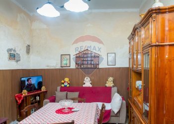 Sala da pranzo - Casa indipendente Via Bastione San Giovanni
 
39, Catania - foto 30
