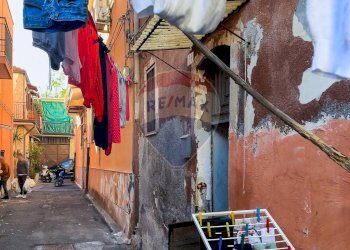 Edificio all\'aperto - Casa indipendente Via Bastione San Giovanni
 
39, Catania - foto 38