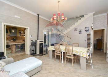 Sala da pranzo - Casa semi indipendente Via Cavour
 
41, Sant'Alfio - foto 22