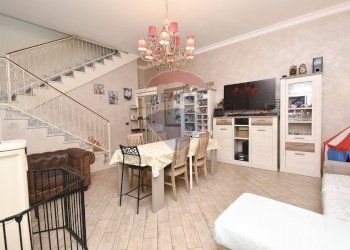 Sala da pranzo - Casa semi indipendente Via Cavour
 
41, Sant'Alfio - foto 23