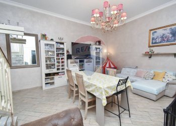 Sala da pranzo - Casa semi indipendente Via Cavour
 
41, Sant'Alfio - foto 25