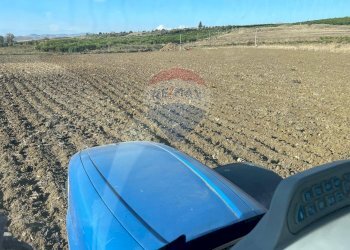 Vista dell\'acqua - Terreno agricolo Contrada Sferro
snc, Paterno - foto 4