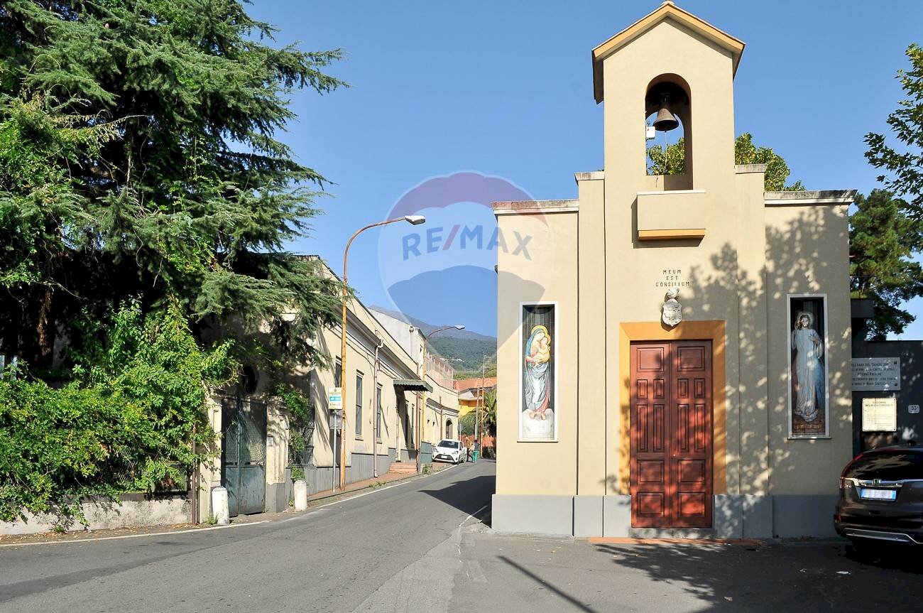 Edificio all\'aperto - Stabile - Palazzo Via Paracquara
 
1-2-3, Zafferana Etnea - foto 1