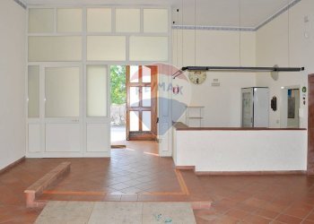 Stanza vuota - Stabile - Palazzo Via Paracquara
1-2-3, Zafferana Etnea - foto 4