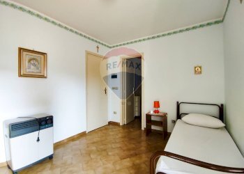 Camera / camera da letto - Stabile - Palazzo Via Paracquara
1-2-3, Zafferana Etnea - foto 13