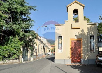 Edificio all\'aperto - Stabile - Palazzo Via Paracquara
1-2-3, Zafferana Etnea - foto 1