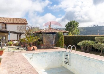 Piscina - Villa C/da Cannarozzo
 
s.n., Piazza Armerina - foto 24