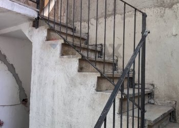 Scale - Casa semi indipendente Via bolzano
 
28, Paterno - foto 4