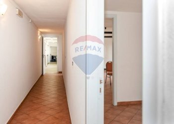 Hall / corridoio - Warehouse Via Ottavio Profeta
2, Catania - photo 3