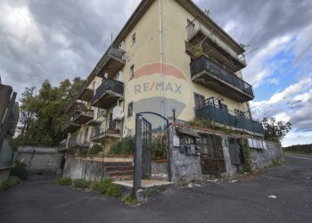 Edificio all\'aperto - Quadrilocale Via De Nicola
 
9, Belpasso - foto 2