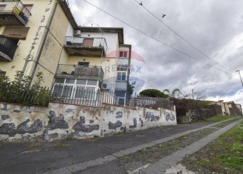 Edificio all\'aperto - Quadrilocale Via De Nicola
 
9, Belpasso - foto 3