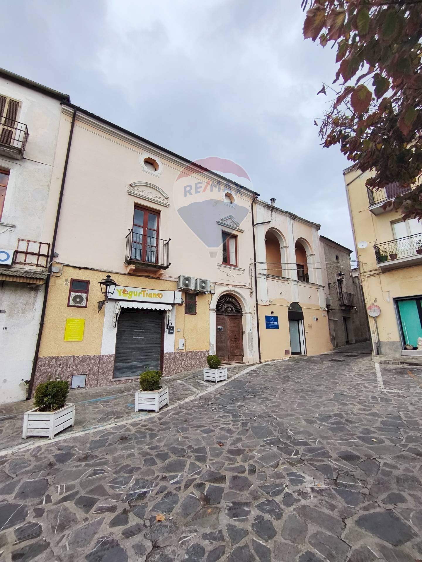 Edificio all\'aperto - Semi-detached house piazza guglielmo marconi
 
12, Roggiano Gravina - photo 1