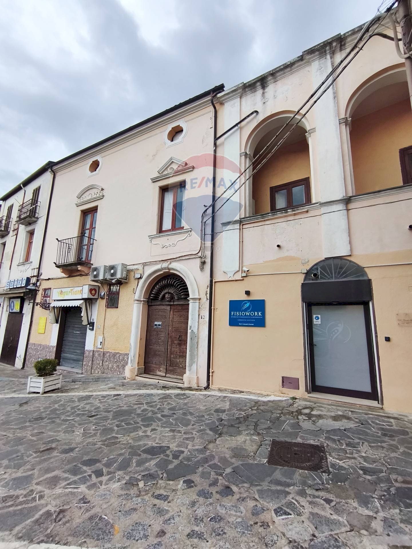 Edificio all\'aperto - Semi-detached house piazza guglielmo marconi
 
12, Roggiano Gravina - photo 2