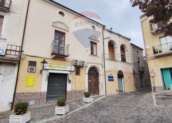 Edificio all\'aperto - Casa semi indipendente piazza guglielmo marconi
 
12, Roggiano Gravina - foto 3
