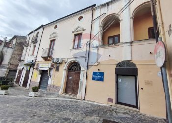 Edificio all\'aperto - Casa semi indipendente piazza guglielmo marconi
 
12, Roggiano Gravina - foto 2