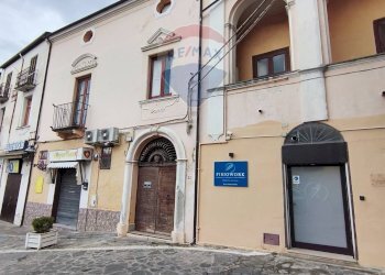 Edificio all\'aperto - Casa semi indipendente piazza guglielmo marconi
 
12, Roggiano Gravina - foto 1