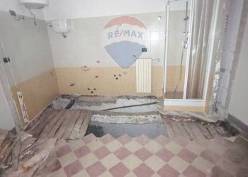 Stanza vuota - Casa semi indipendente piazza guglielmo marconi
 
12, Roggiano Gravina - foto 36