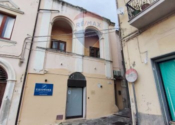 Edificio all\'aperto - Casa semi indipendente piazza guglielmo marconi
 
12, Roggiano Gravina - foto 44