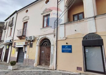 Edificio all\'aperto - Casa semi indipendente piazza guglielmo marconi
 
12, Roggiano Gravina - foto 45