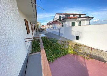 Terrazza - Casa semi indipendente via croce
 
12, Cerzeto - foto 70