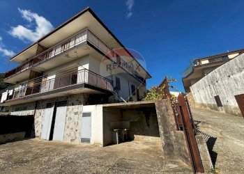 Edificio all\'aperto - Casa semi indipendente via croce
 
12, Cerzeto - foto 96