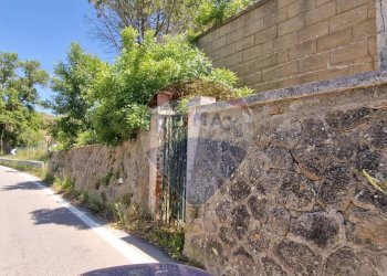 Giardino - Villa S.S. 561 C.da Lago - Parasporino
 
snc, Enna - foto 25