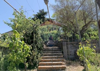 Giardino - Villa S.S. 561 C.da Lago - Parasporino
 
snc, Enna - foto 26