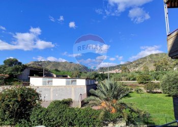 Vista delle montagne - Bilocale Via Piccolo Torrente Pagliara
 
16-18, Roccalumera - foto 3