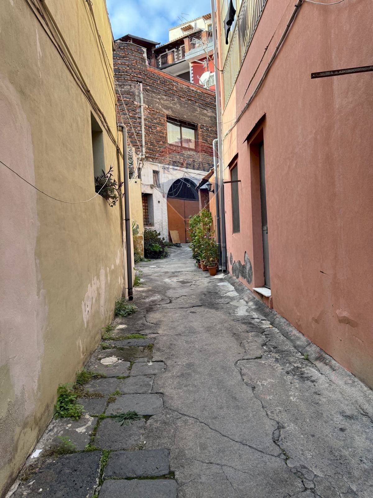 Edificio all\'aperto - Laboratorio Via Sacchero
 
30, Catania - foto 2