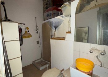 Bagno - Laboratory Via Sacchero
 
30, Catania - photo 11